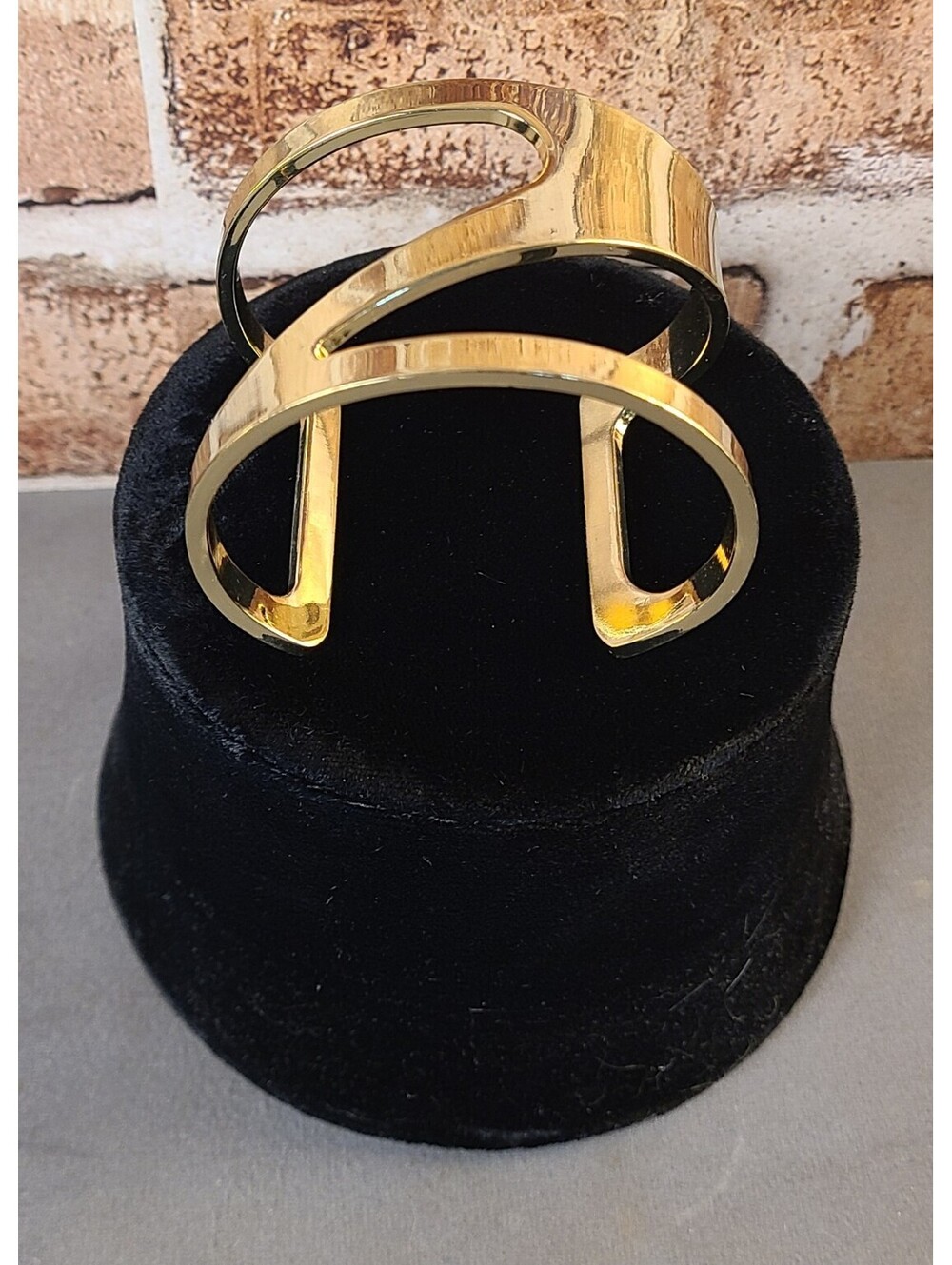 Gold Tone Split-Band Geometric Cuff Bracelet 2x2.5 Polished Modern Open-Contour